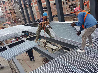 電廠專用鋼格板是一種廣泛應用于電力工業(yè)的建筑材料